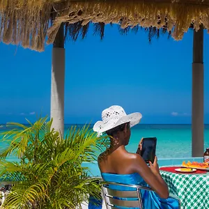 legends-beach-resort.hotelsnegriljamaica.com/