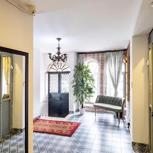 the-red-tent-suite-88.istanbul-turkeyhotels.com/